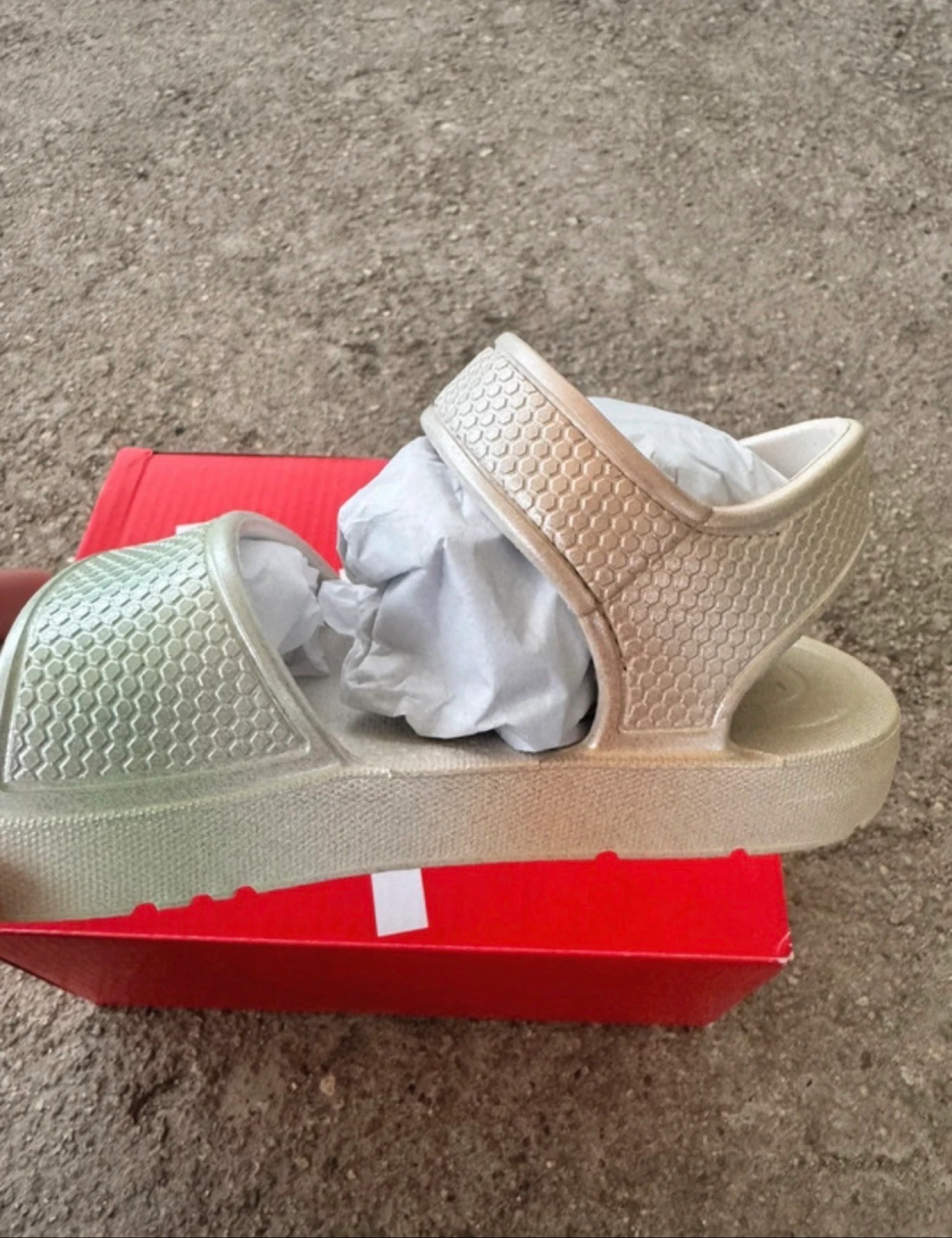 Sandalias FitFlop Crianza IQushion Iridescente – Nuevas con etiqueta – Talla 25 – photo 3